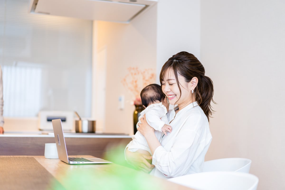 Mom raising children while teleworking